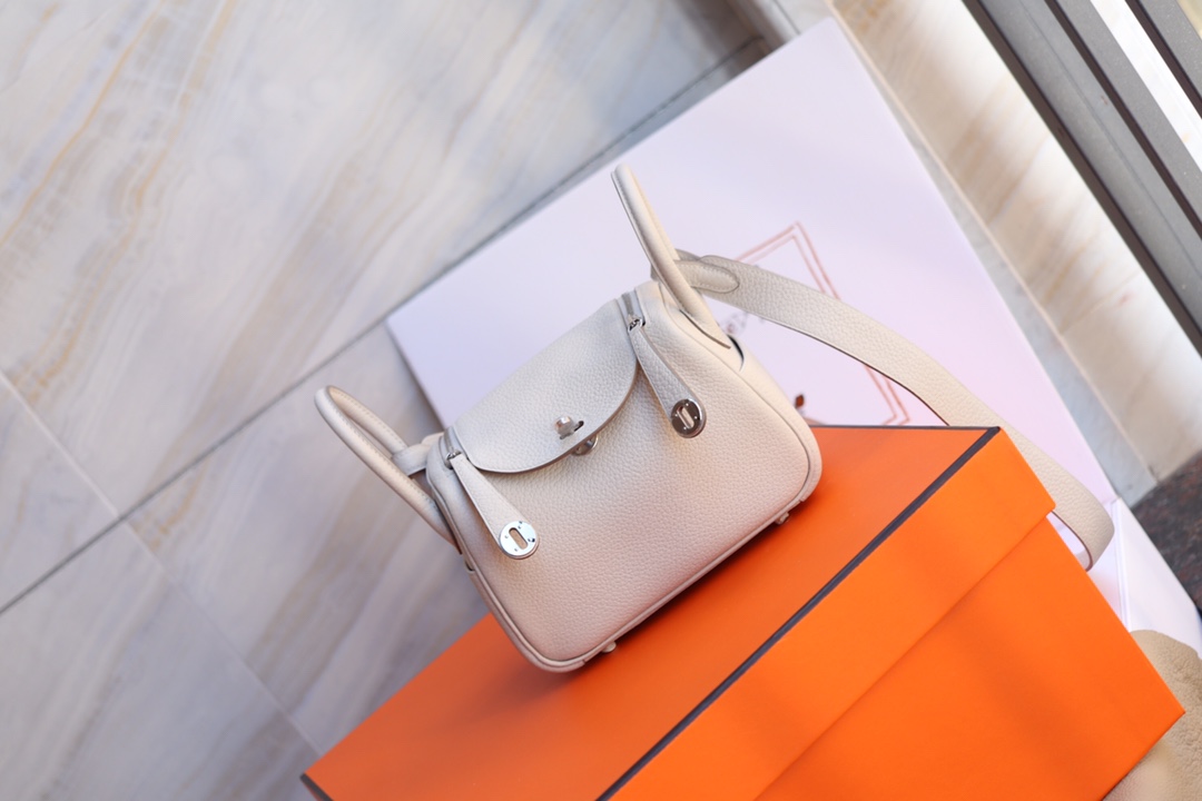 에르메스 미니 린디백19 나타 화이트 은장 끌레망스 가죽